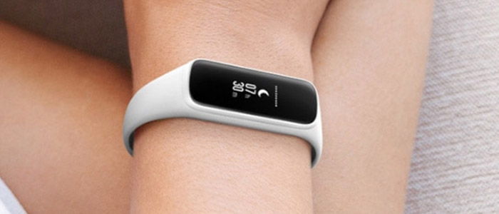 turn ON and turn OFF Samsung Galaxy Fit e Smart Band
